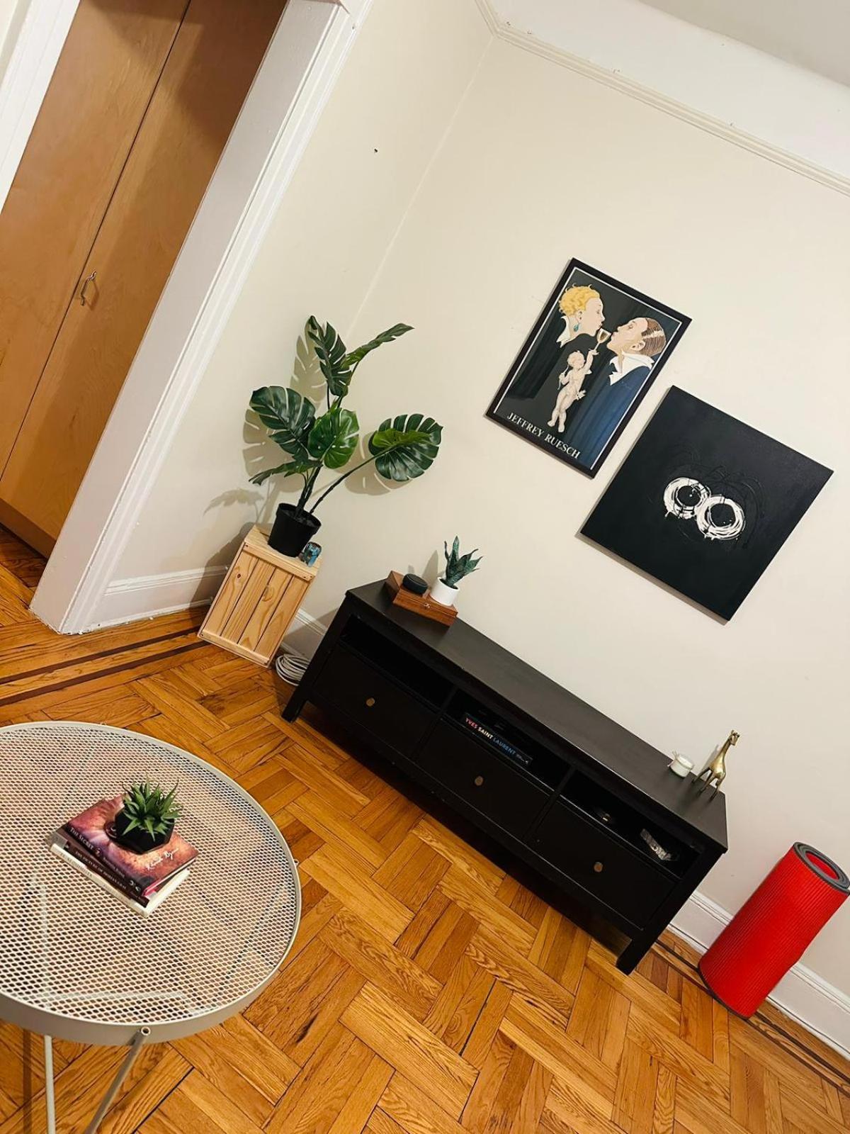 Apartment Sunnyside One Bedroom Apt